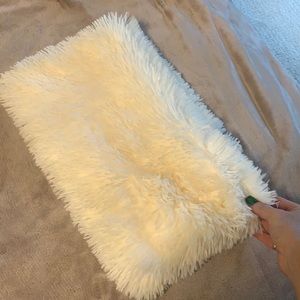 Single loop fluffy scarf